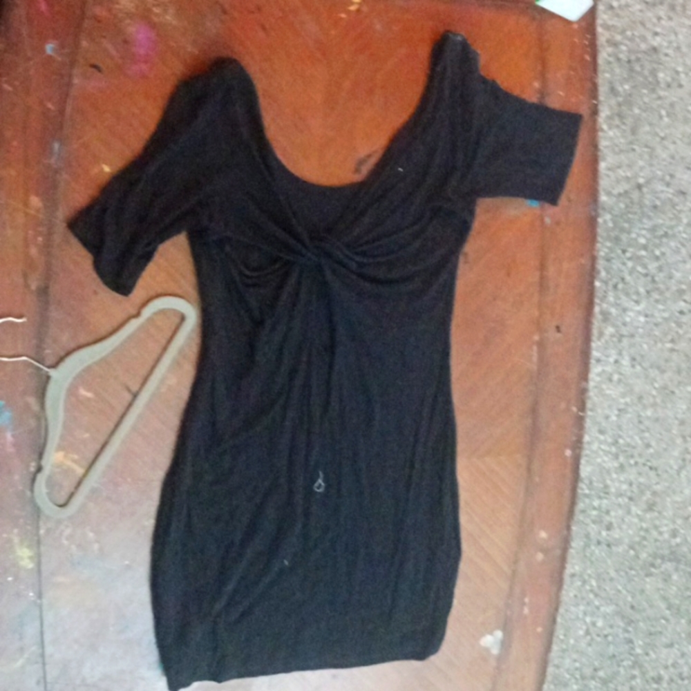 Black sleeveless dress